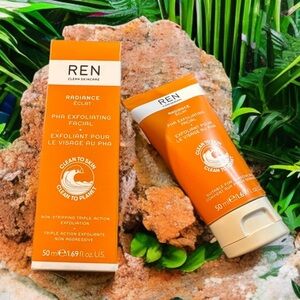 NIB REN Clean Skincare Radiance PHA Exfoliating Facial 50ML